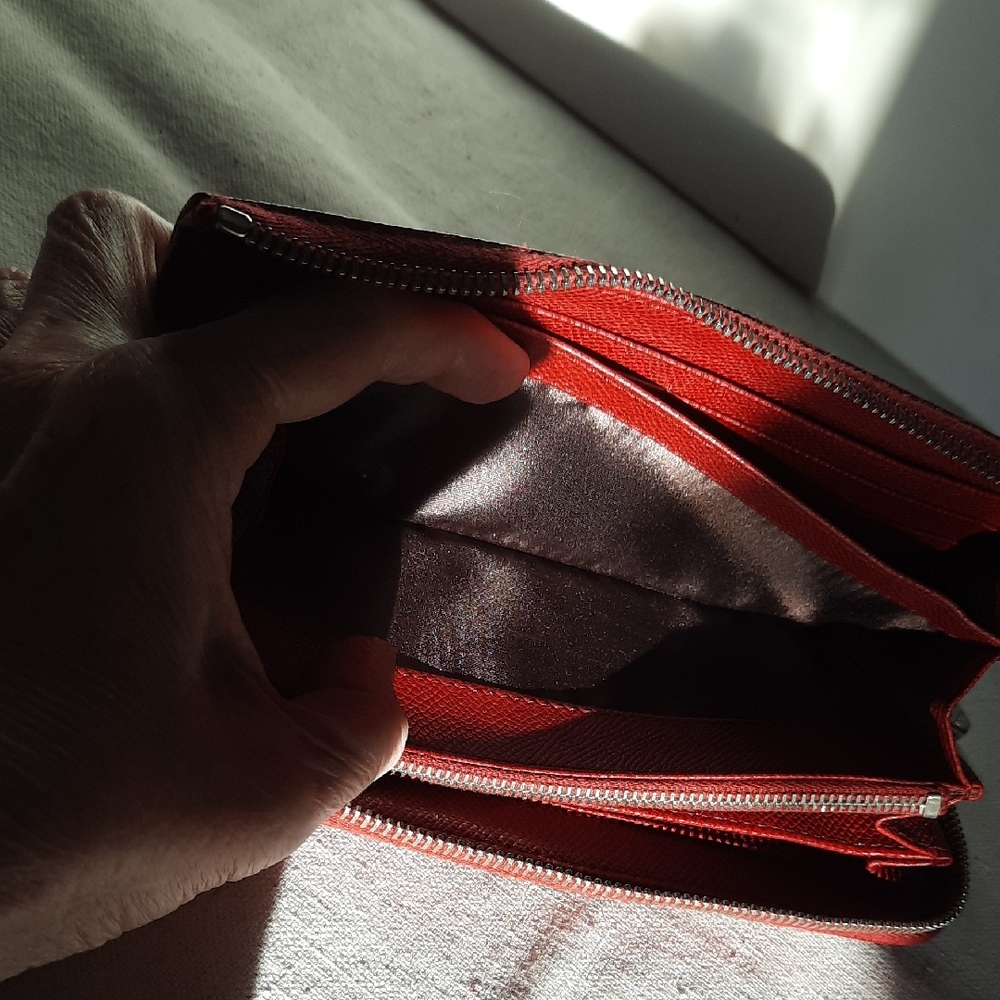 Tod's Red Wallet with Silver Hardware - Picture 8 of 12